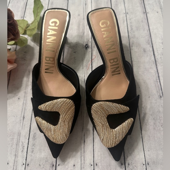 New Gianni Bini
Wendella Suede Buckle Ornament Dress Mules - Picture 3 of 10